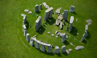 Illustration for article titled Was stonehenge based on a "magical" auditory illusion?